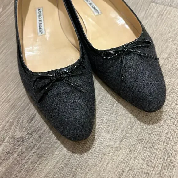 Manolo Blahnik Pointed Toe Ballet Flats Gray Wool Bow Trim Italy EU 38
